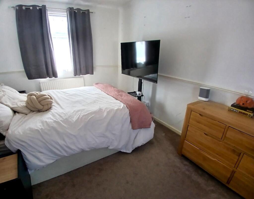 Bed 1.jpg