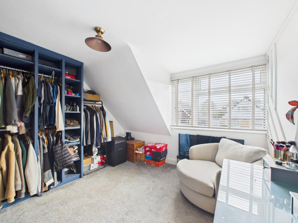 CAM02536G0-PR0024-STILL024