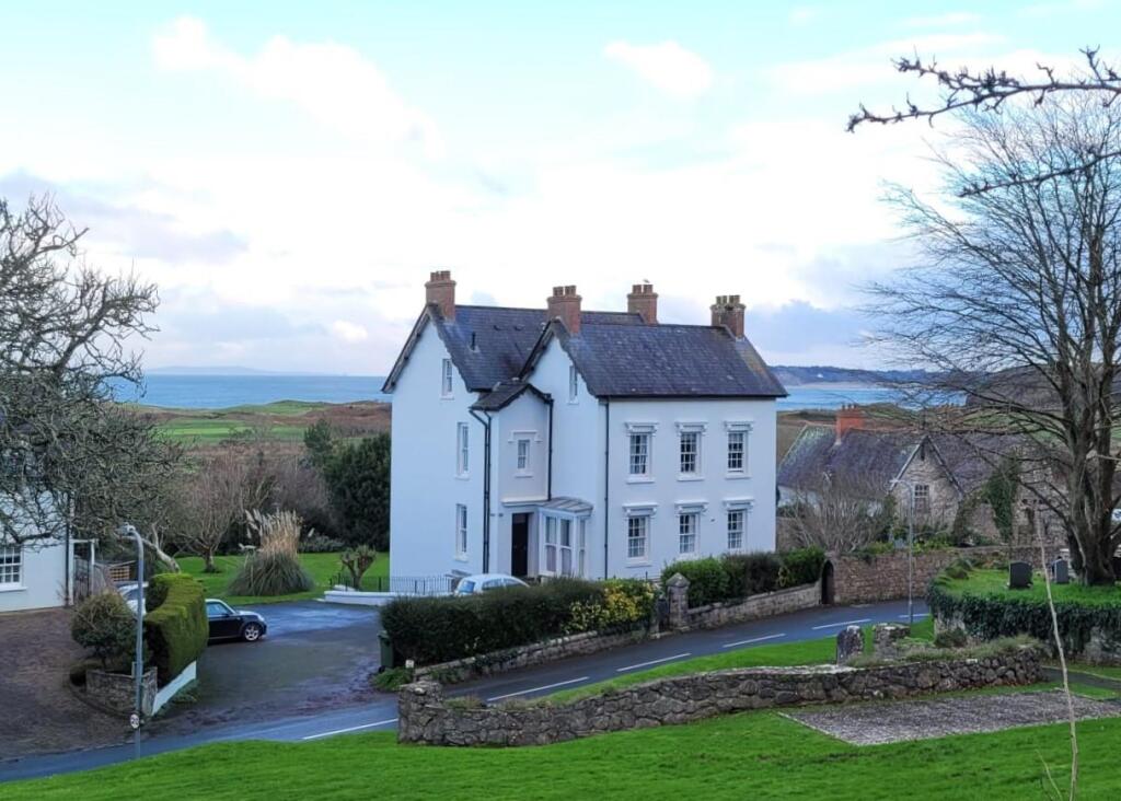 Front photo- 5 Fern House.jpg