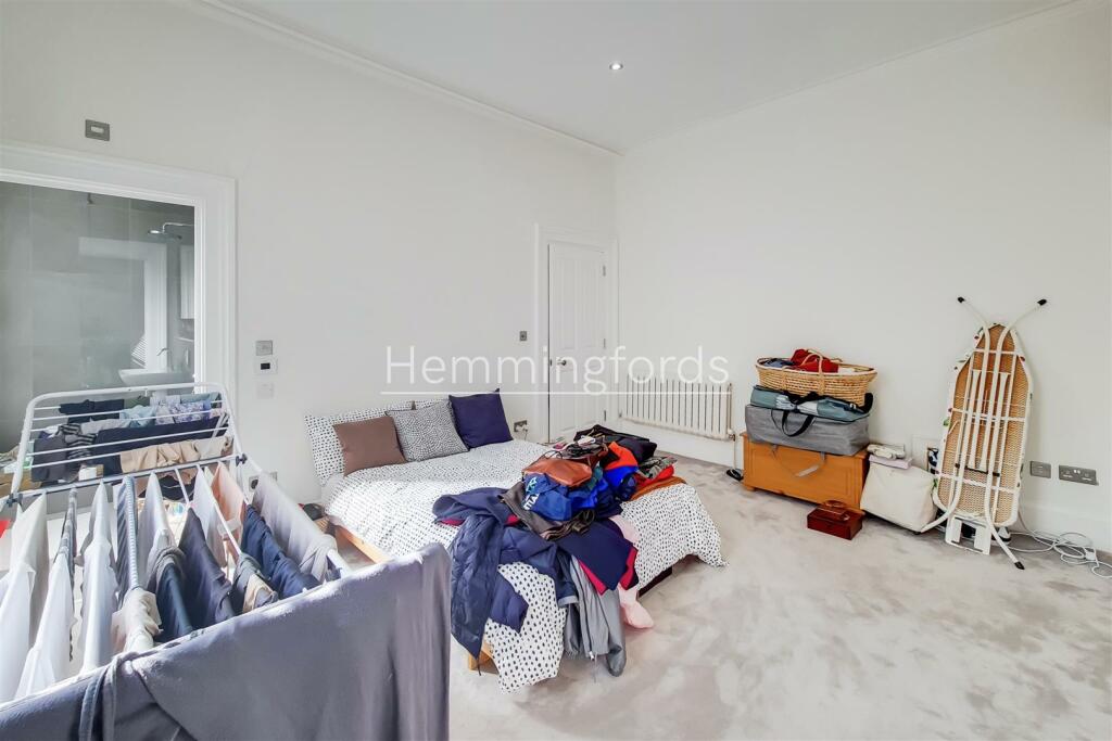 4_Main Bedroom-0.jpg