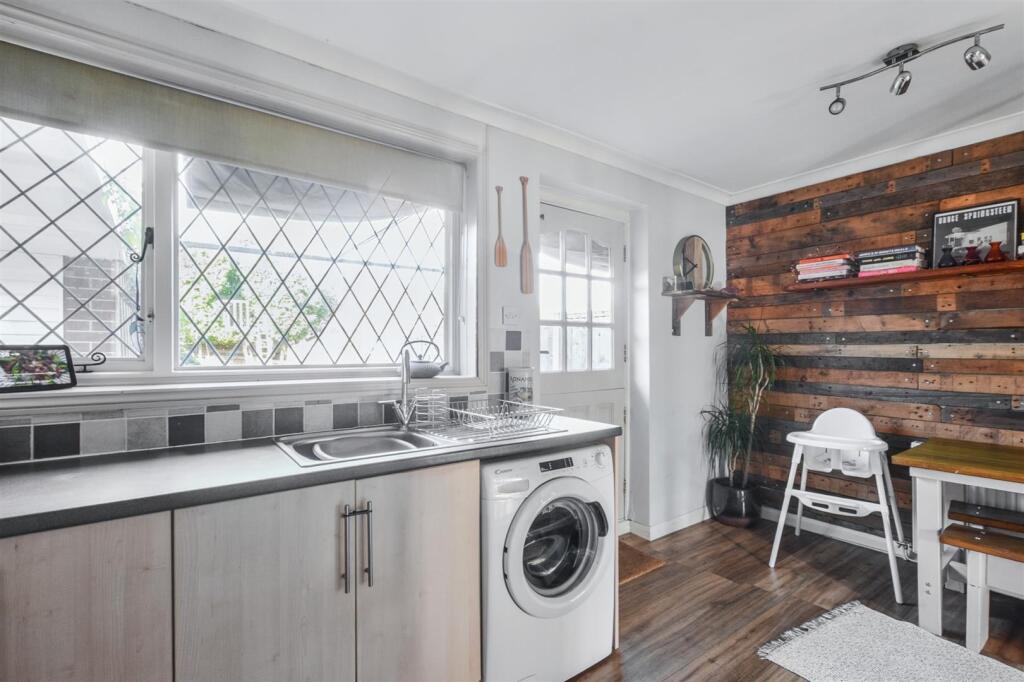 Kitchen_2.jpeg