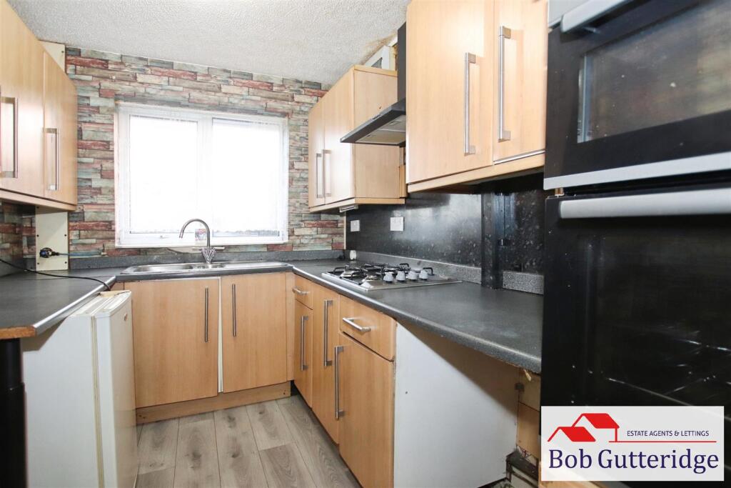FITTED KITCHEN
