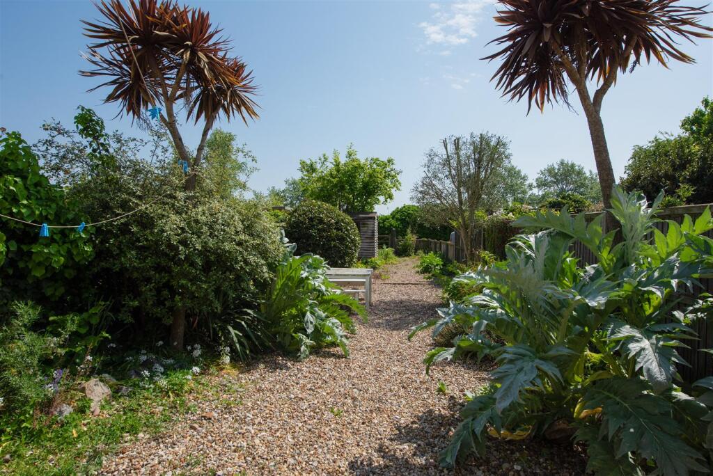 Island Wall, Whitstable