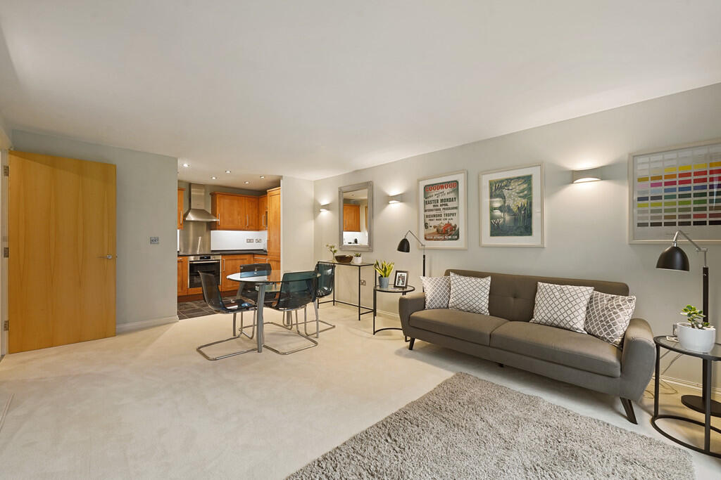 13-d07dJUS07666 (...