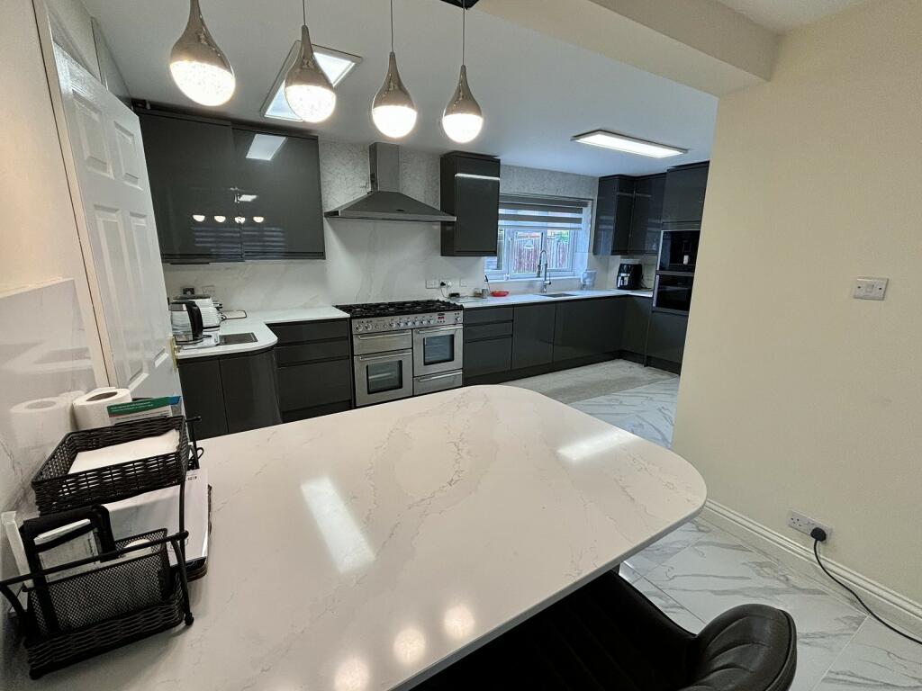 LIVING KITCHEN/DINER