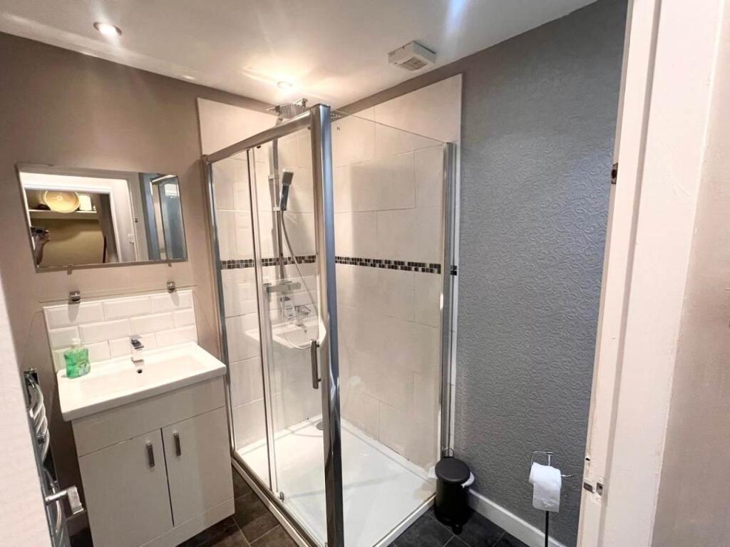 Communal bathroom ne