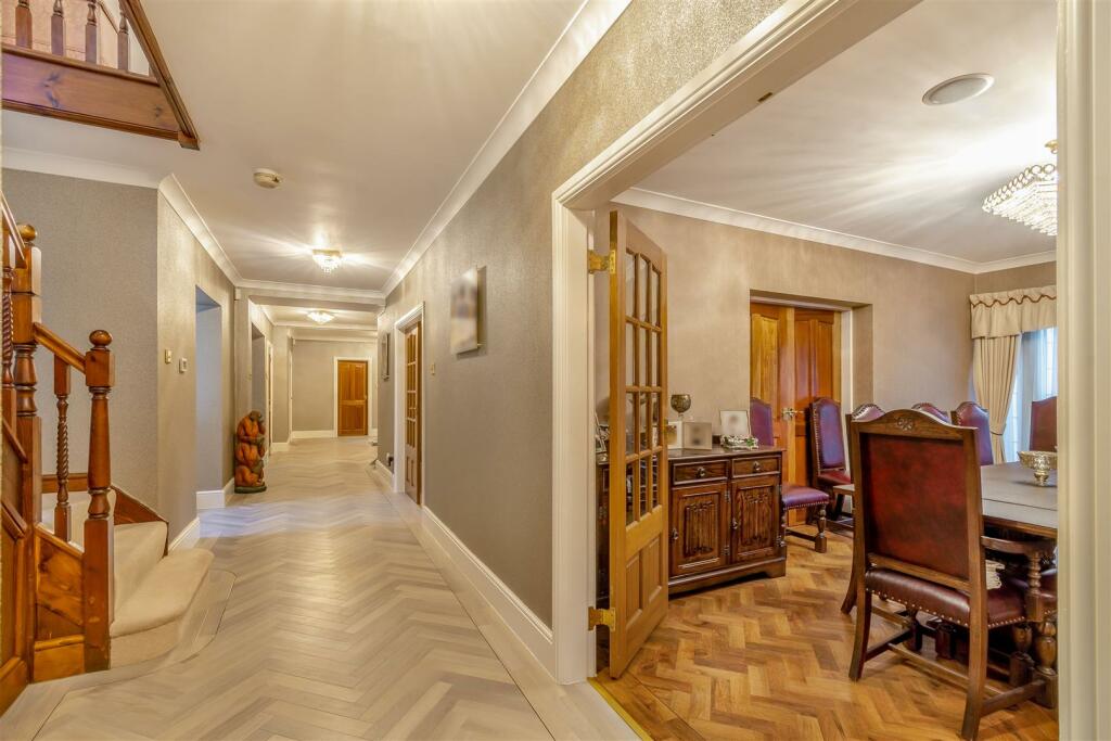 8528405-interior15.jpg