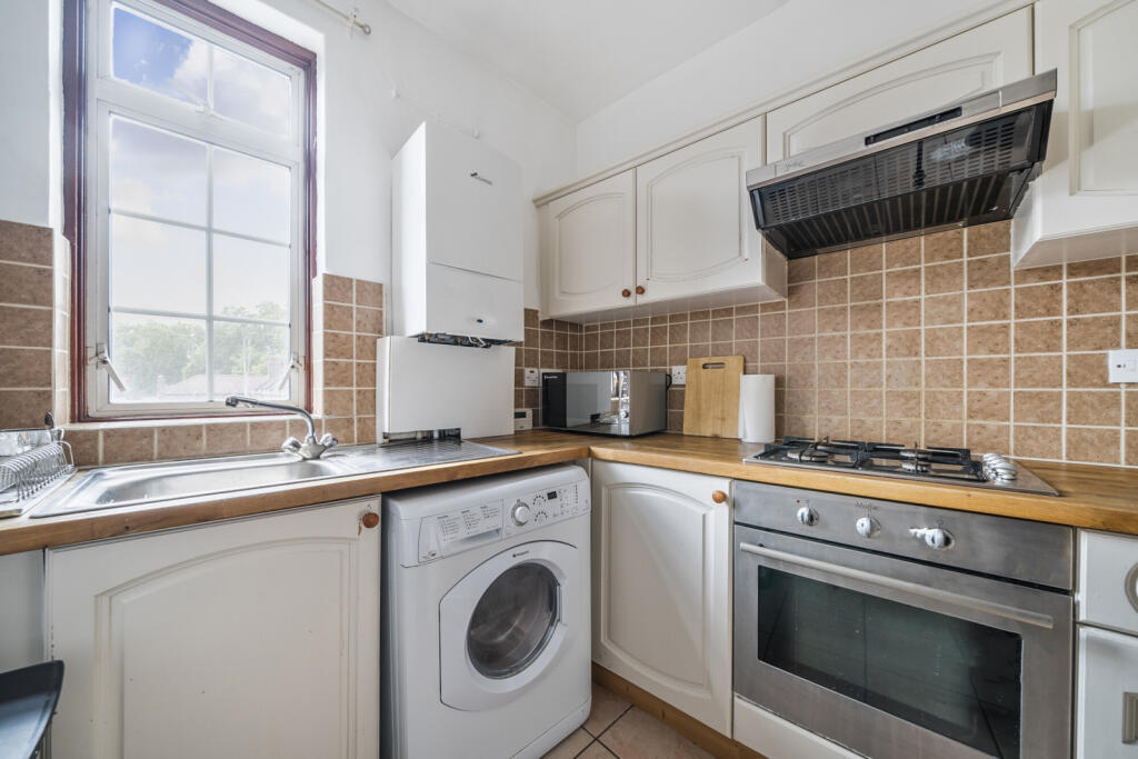 1359831-5-68d3df5...