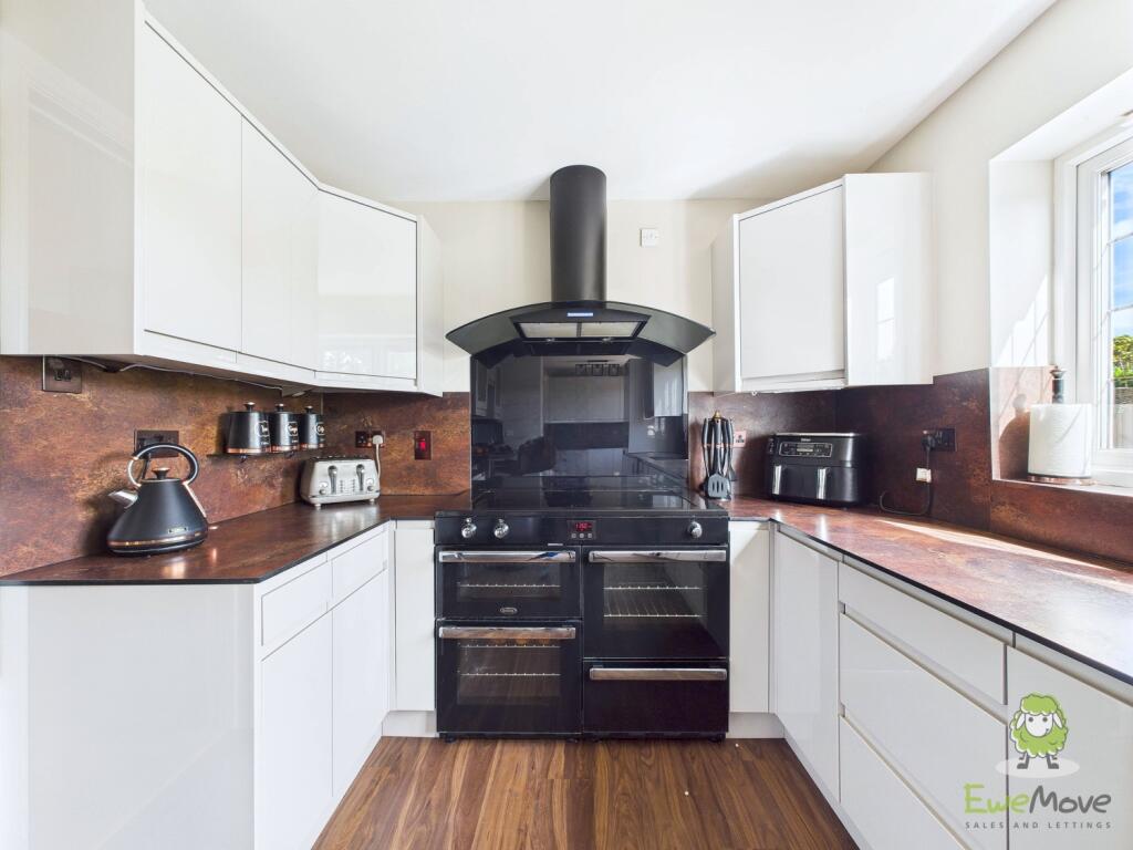 CAM01543G0-PR0132-STILL047