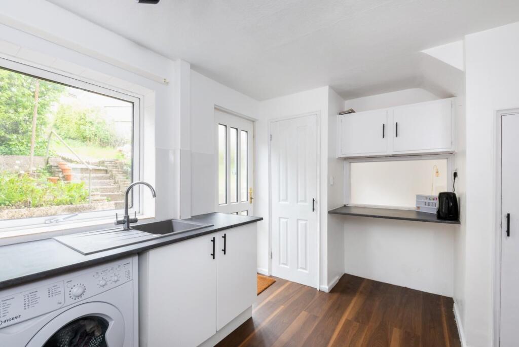 2 Eleanor Close Bath, BA2 1QL-6.jpg