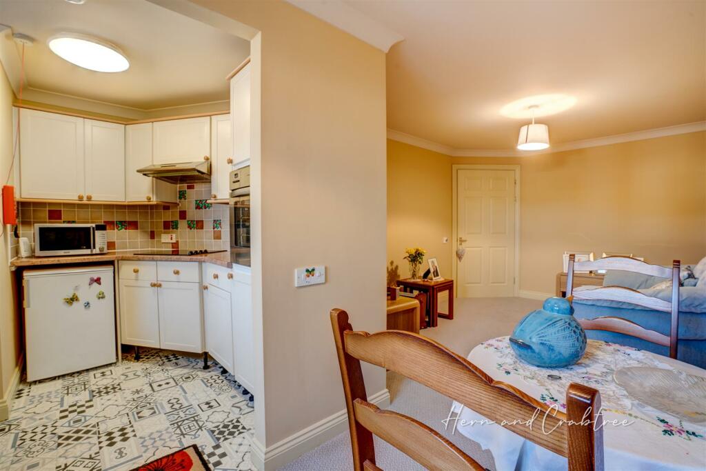 Birch Court, HernCrabtree (4).jpg