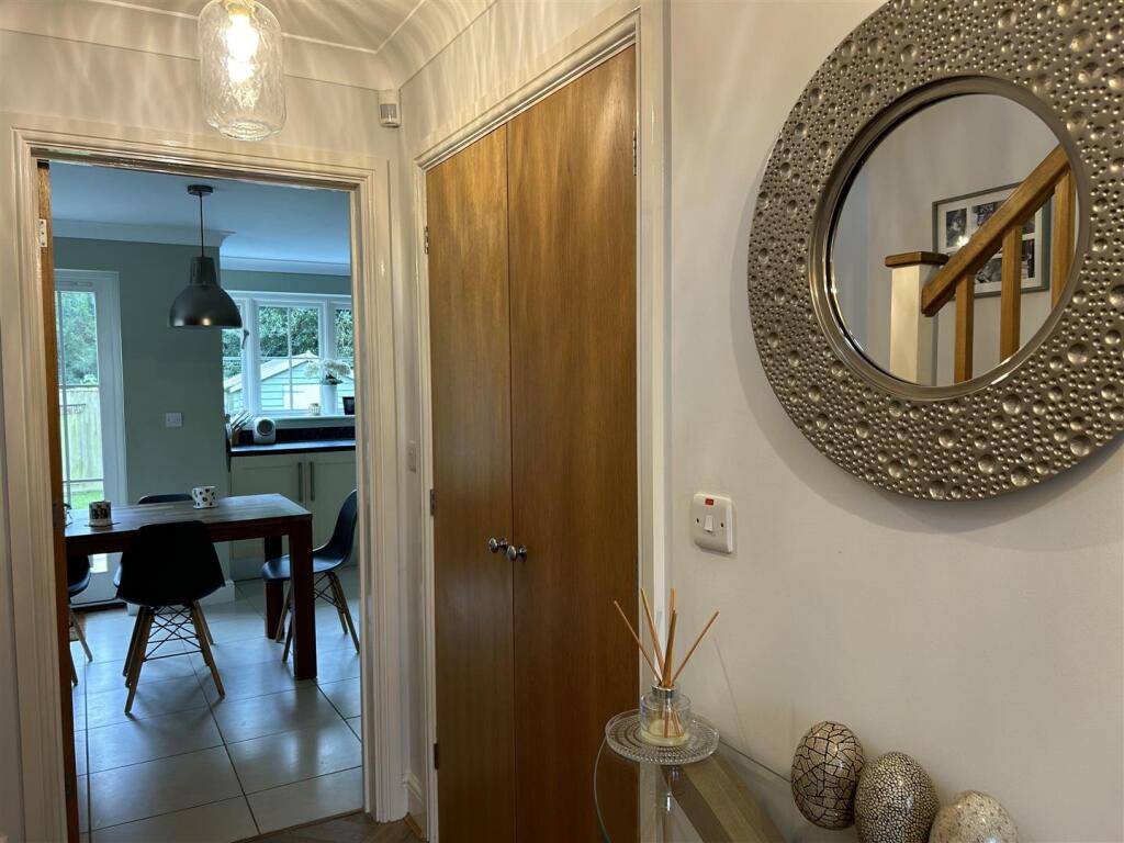 Hallway to kitchen