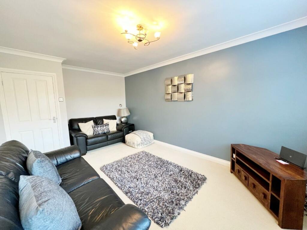 Lounge pic 2.jpg