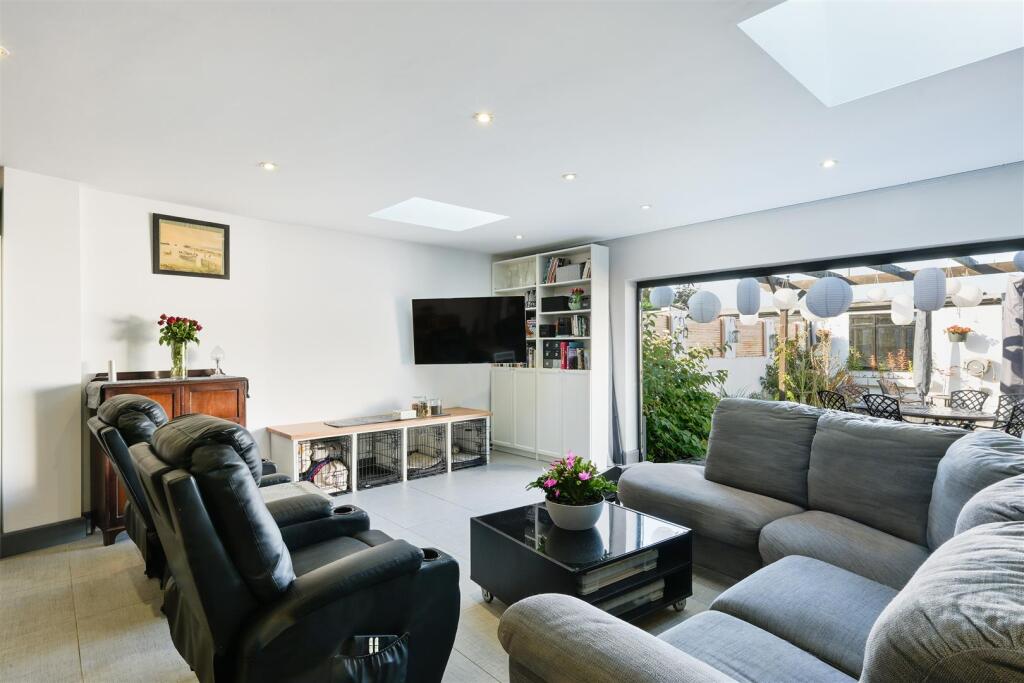 ASHCOMBE TERRACE, 12- (15).jpg