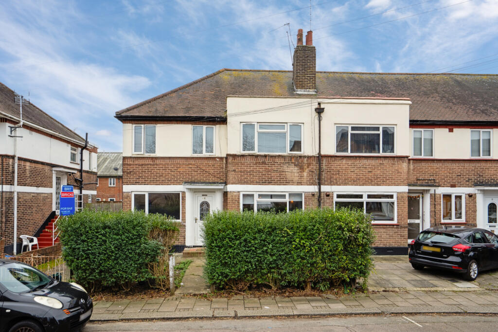 Newly Refurbished 2 Bedroom Ground Floor Flat