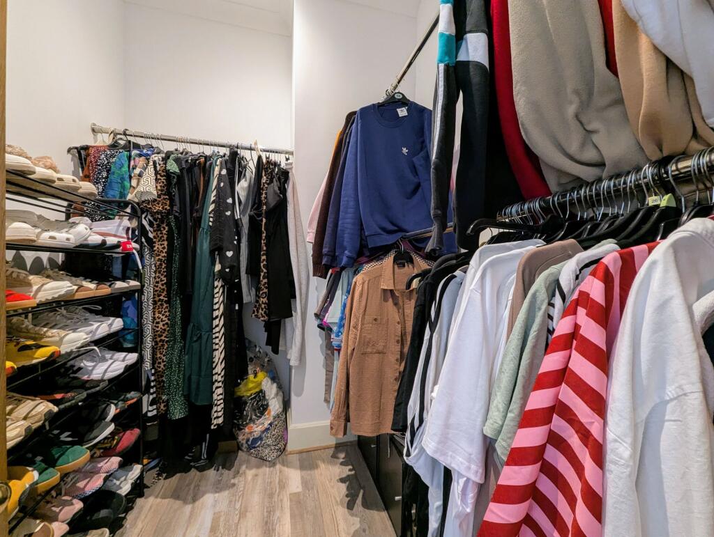 Walk In Wardrobe / Study