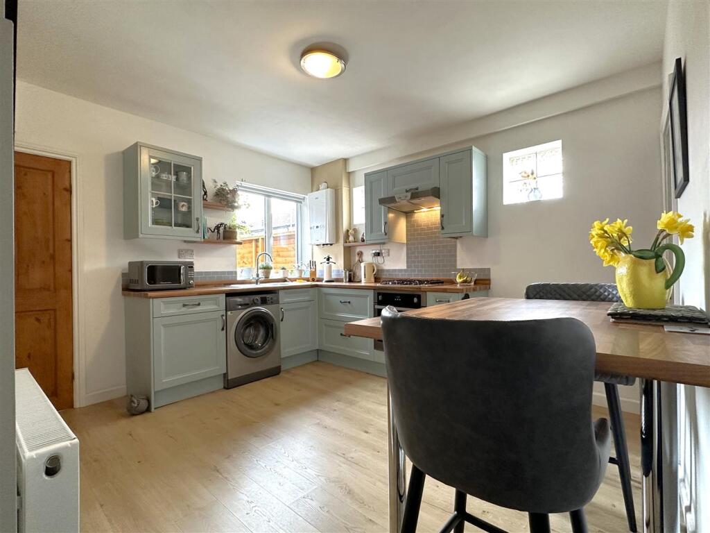 Delightful Dining Kitchen 061