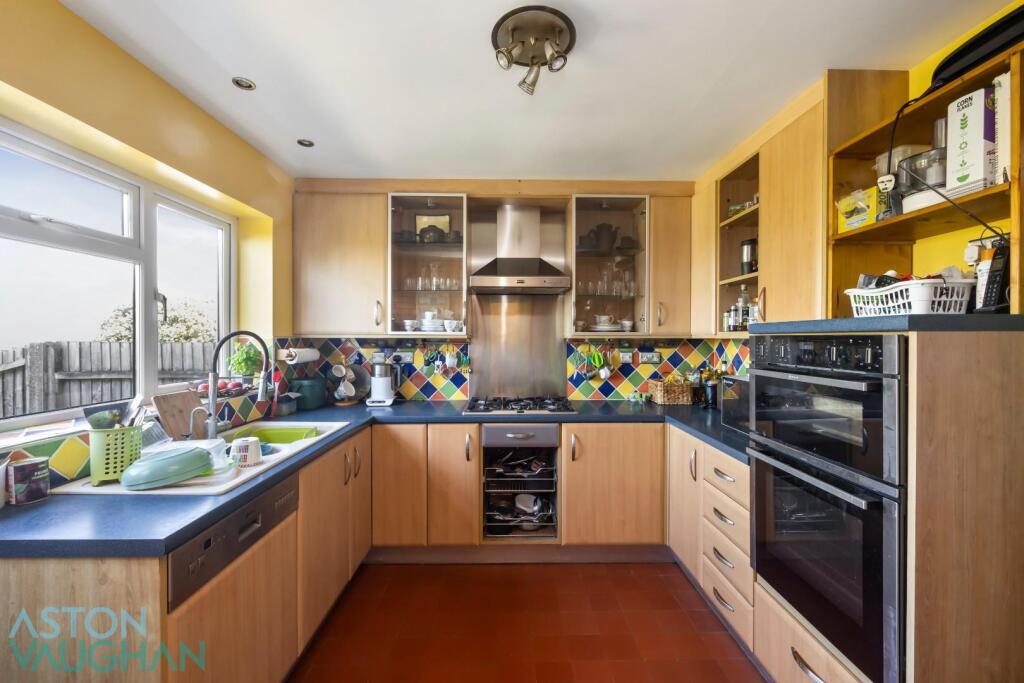 Lyminster Avenue -012.JPG