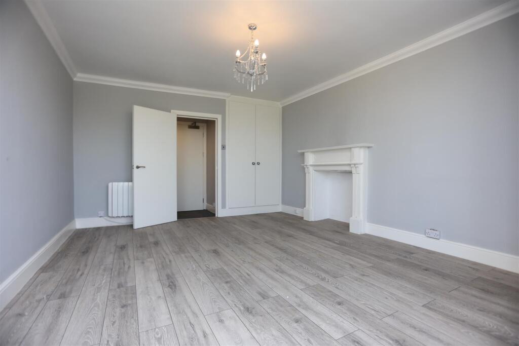 8, 187 Kingsway Room (1).JPG