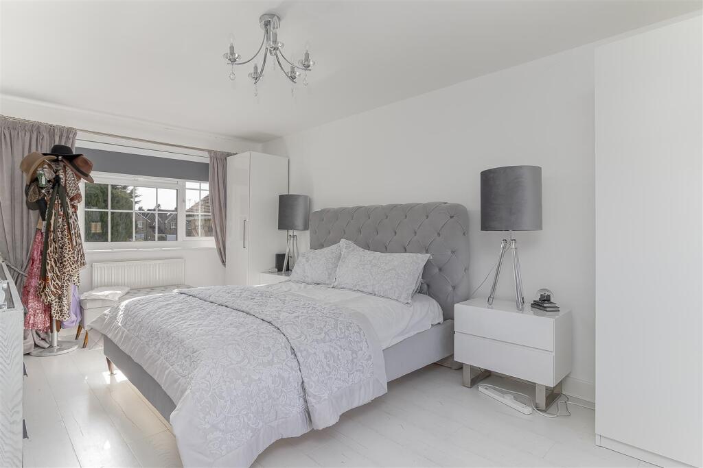 Master Bedroom - C.jpg