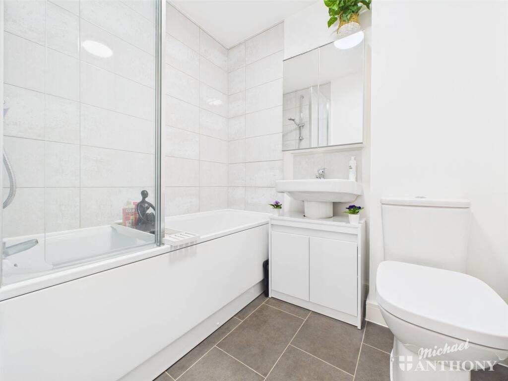 CAM02773G0-PR0305-STILL010