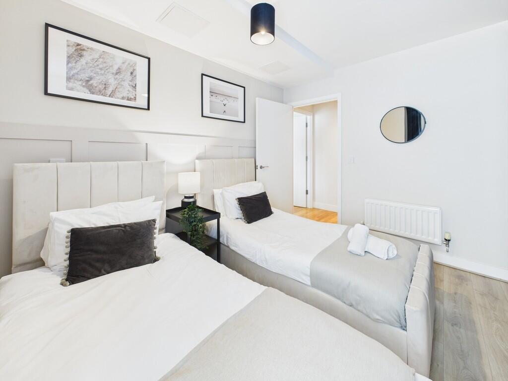 CAM03974G0-PR0112...