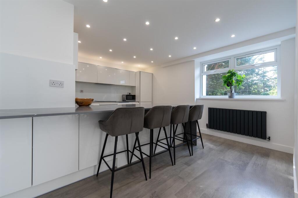 86 Coningsby Gardens_0036.jpg