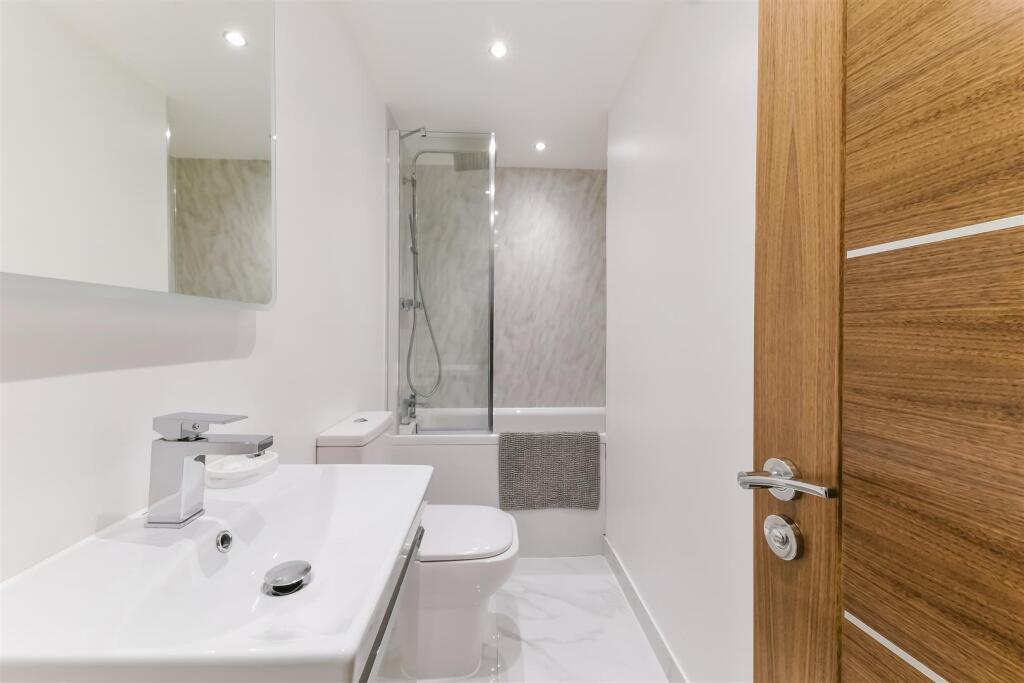 LYNWOOD OAKS, FLAT - (5).jpg