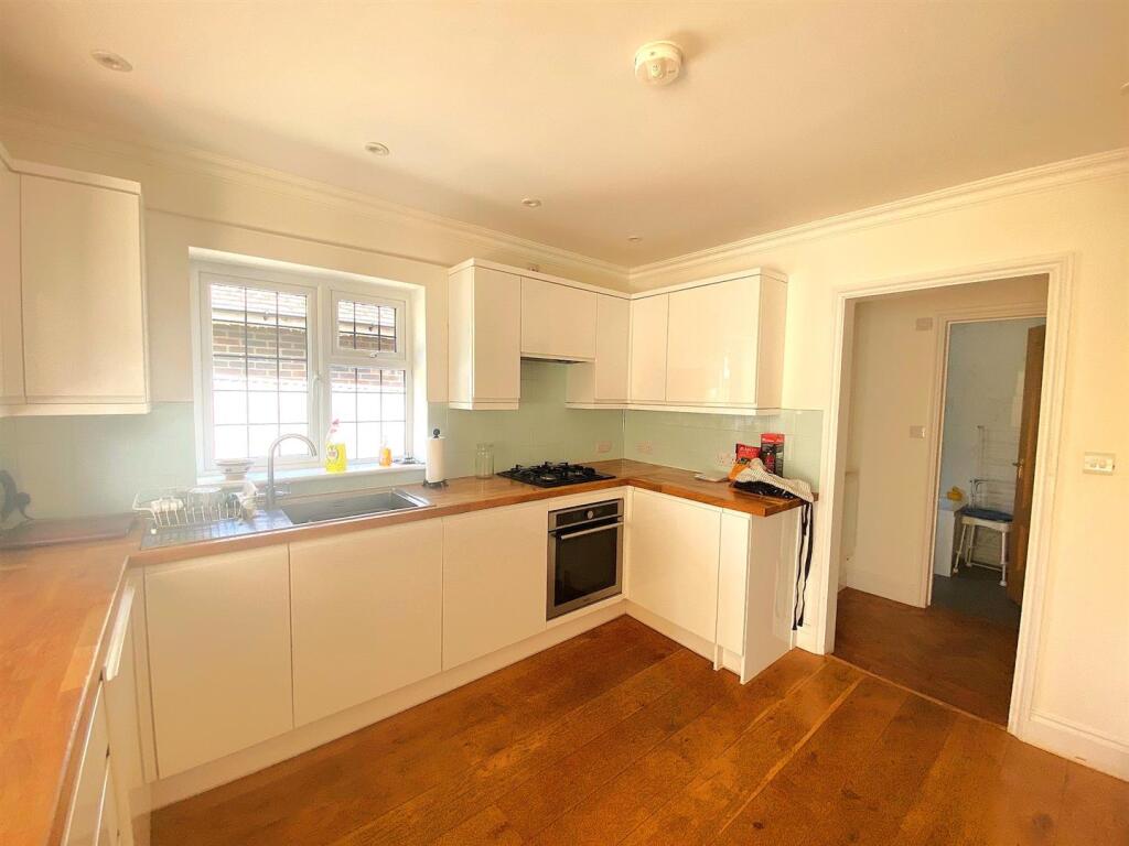 36 Terminus Ave - Kitchen2.jpg