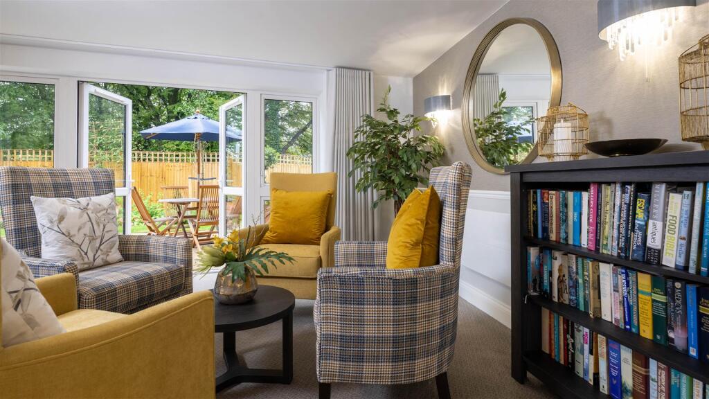 Manns Lodge Owner&#39;s Lounge seating area.jpg