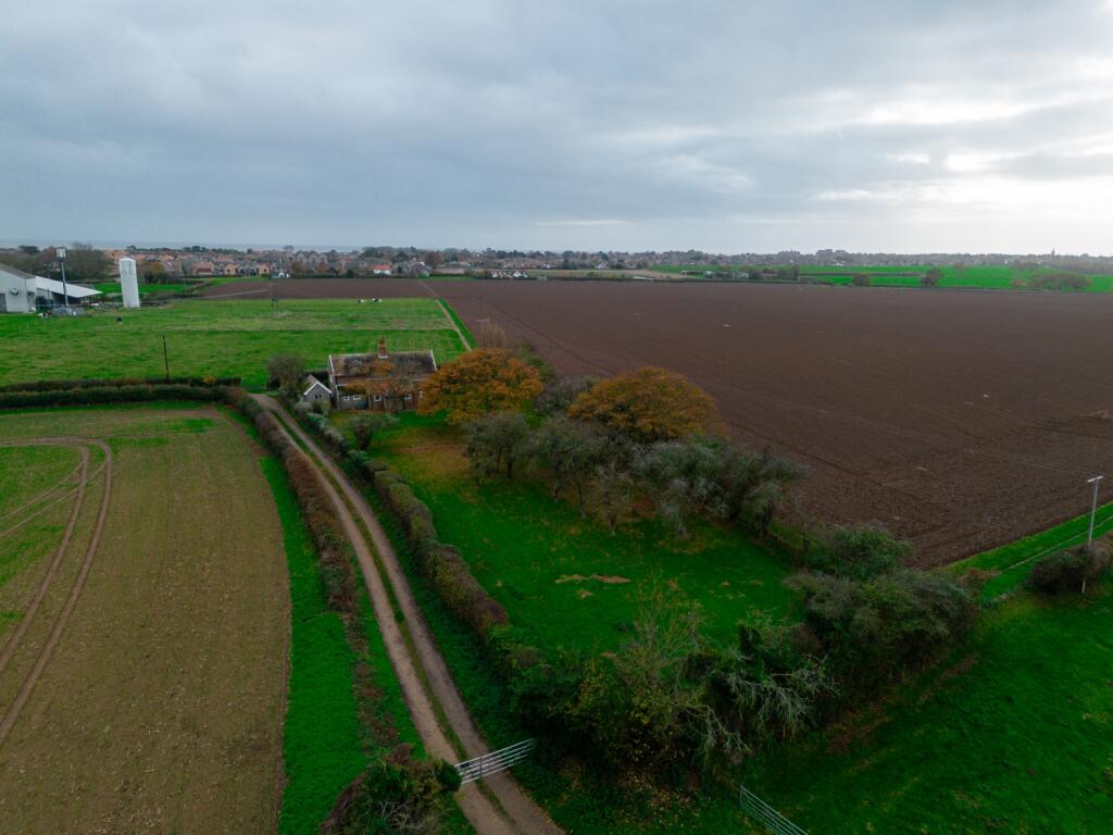 20251111152630 - DJI_0972 - Hill Cottages, Marsh L