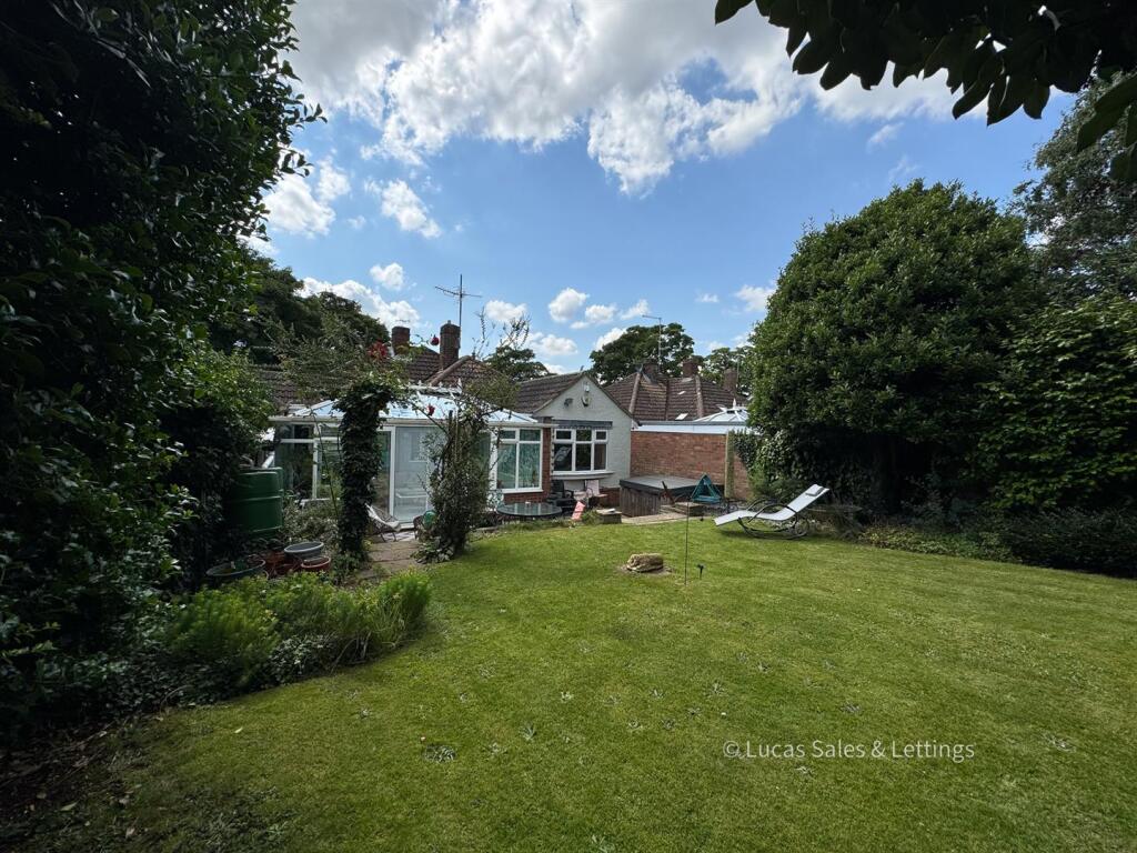 114 Gipsy Lane Kettering-12.jpg