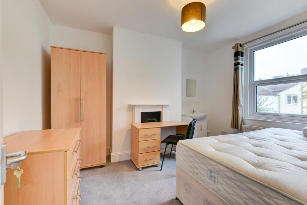10 London Terrace Bedroom 3