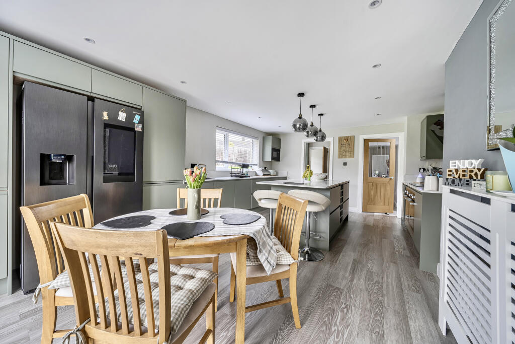 Kitchen / Breakfast Room