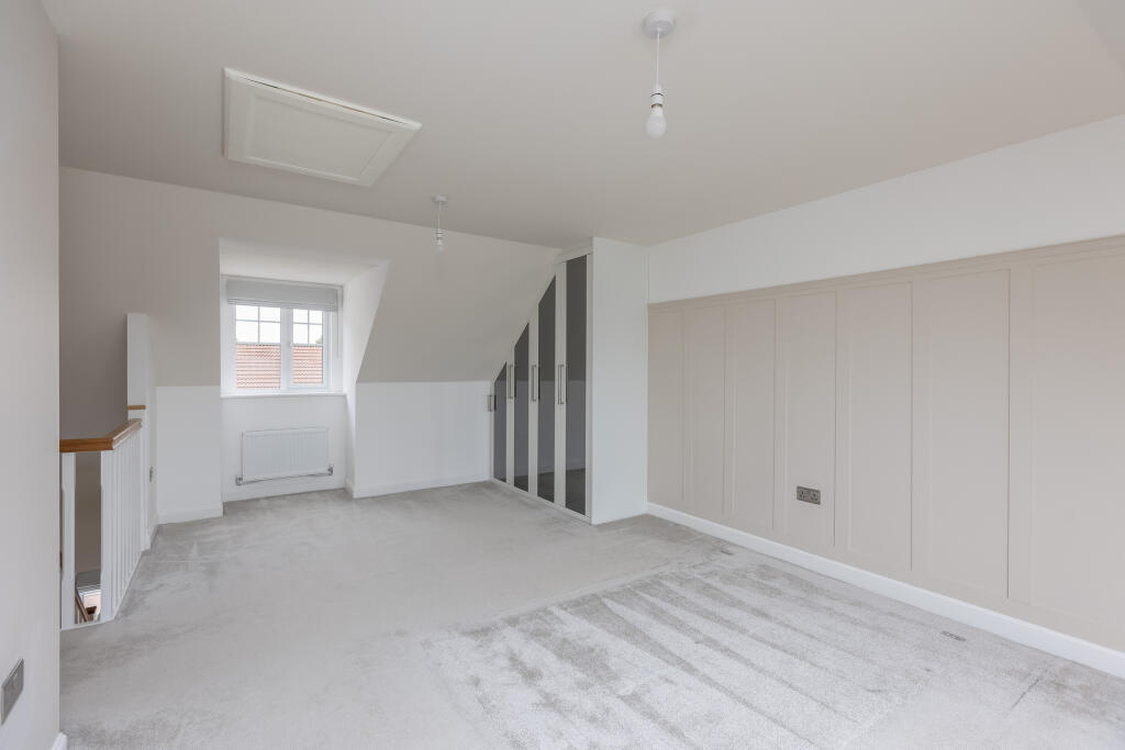 Waterside Court 6 Bedroom 1