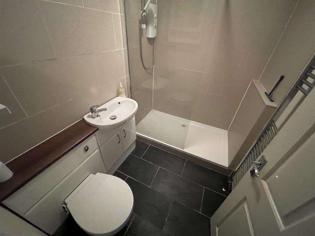 Shower room 1.JPG