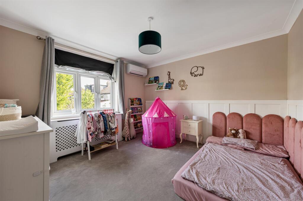 Warboys Crescent E4