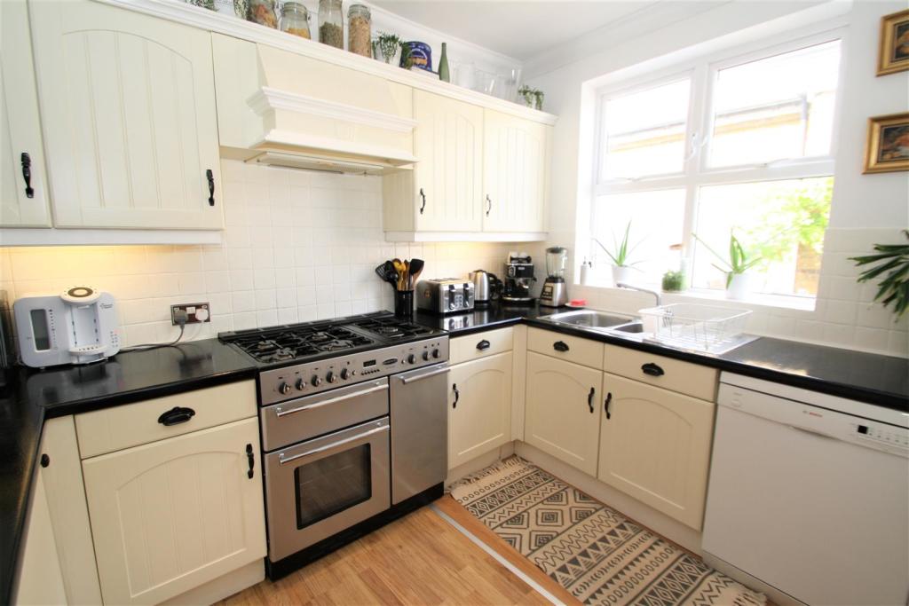Kitchen1.JPG