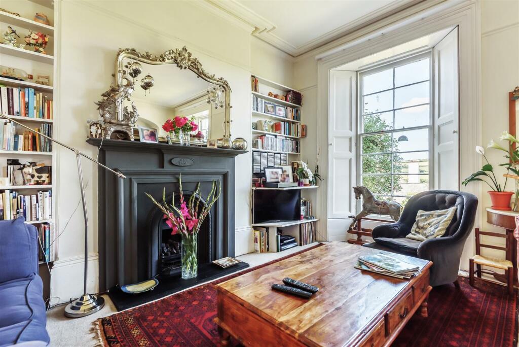living room (2).jpg