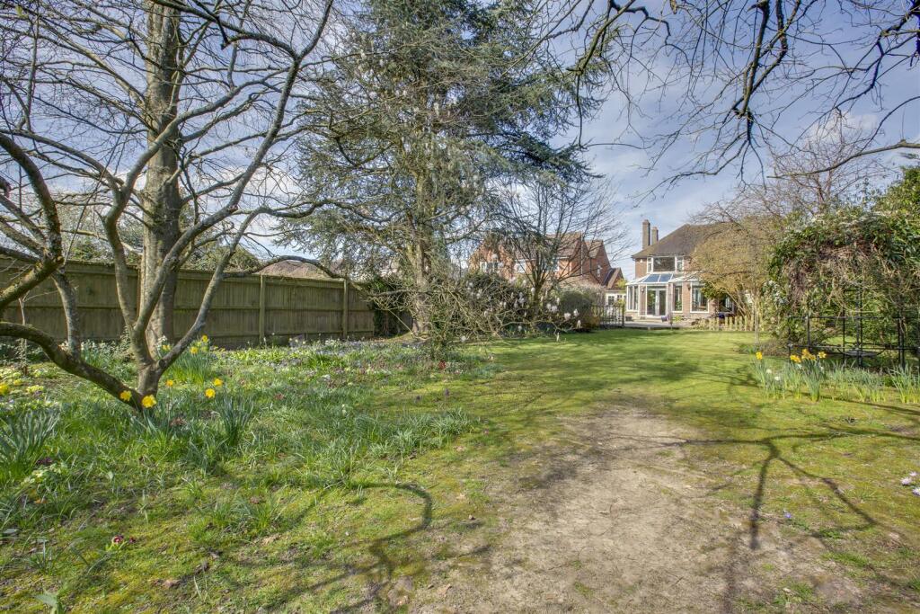 40 Wycombe Road, HP15 6RY-19.jpg