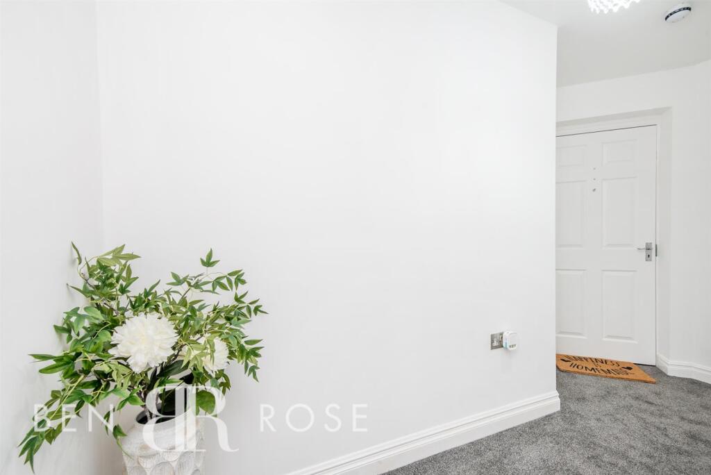 Entrance Hallway / Front Door