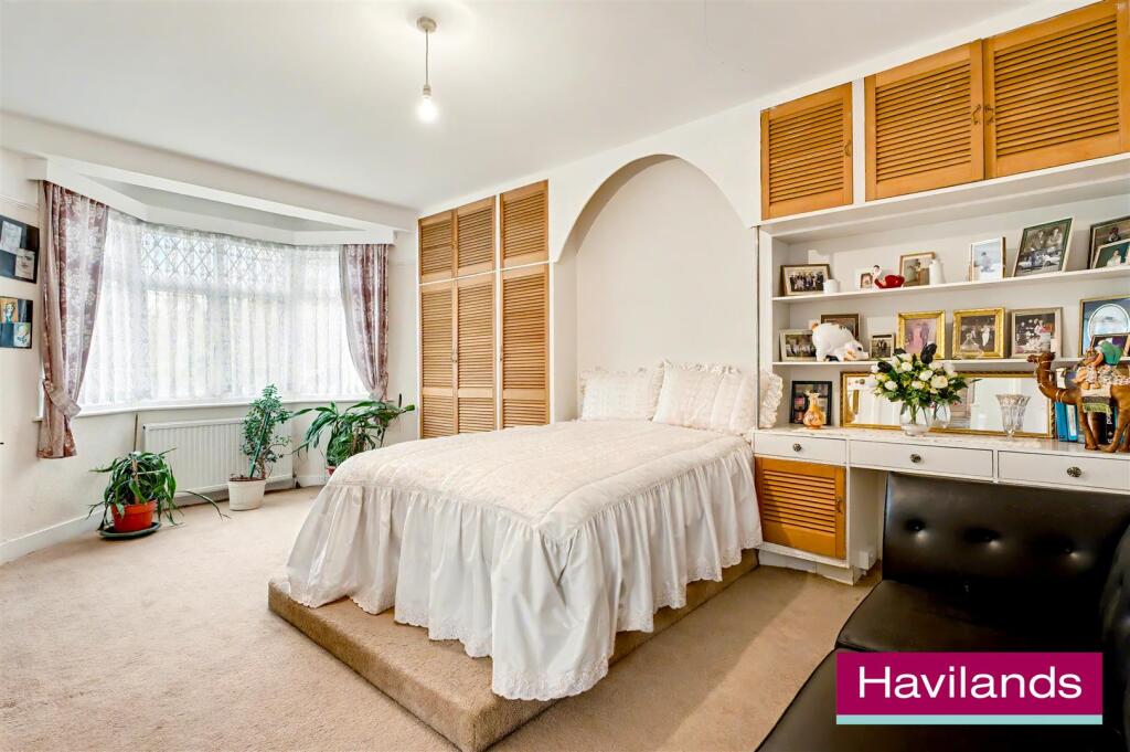 Woodland Way N21 3PY-12.jpg