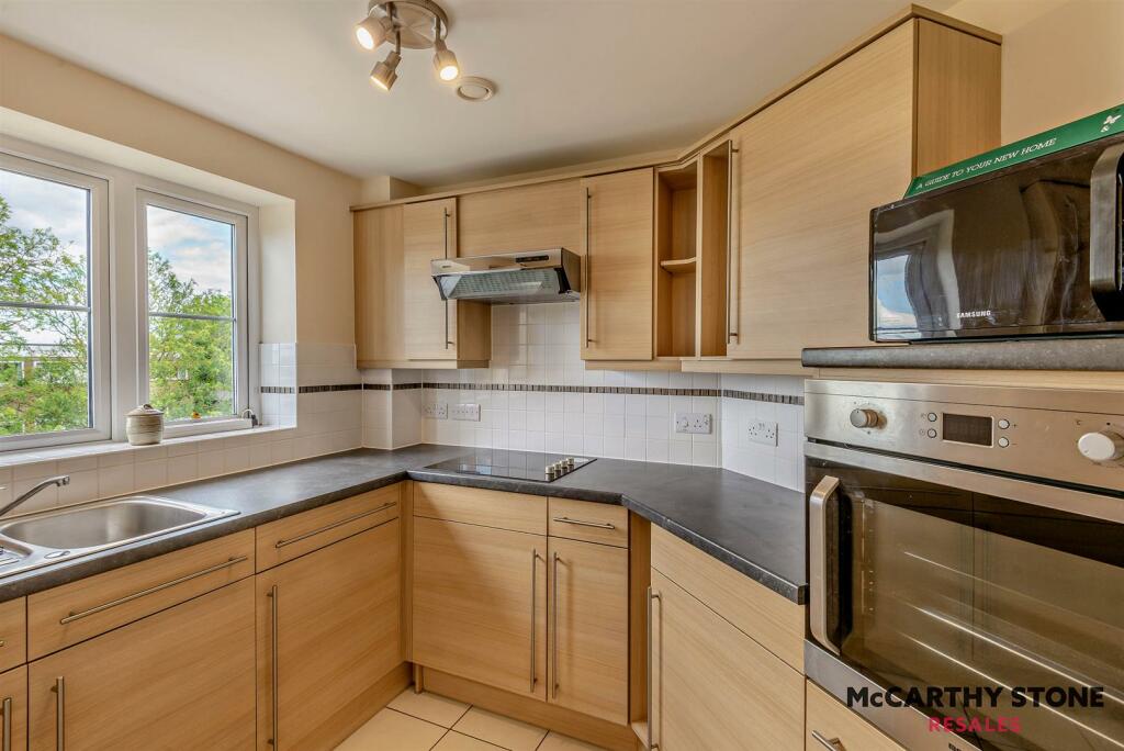 8602148-interior06-800.JPG