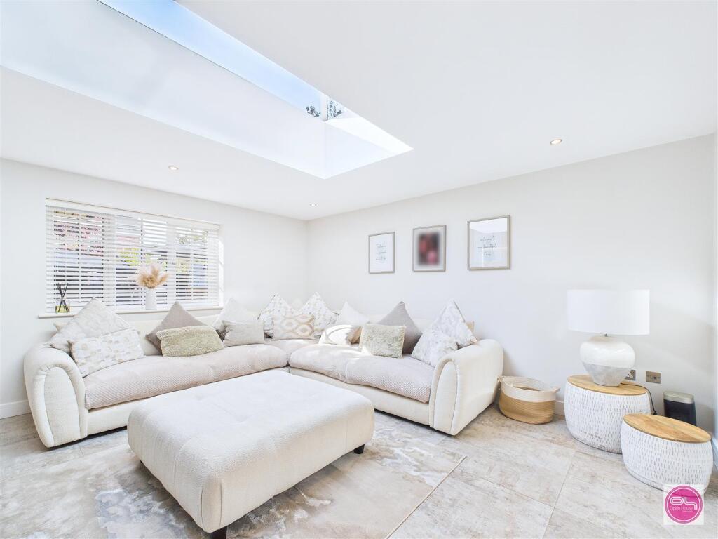 Cranfield Avenue, Church Gresley (16).jpg