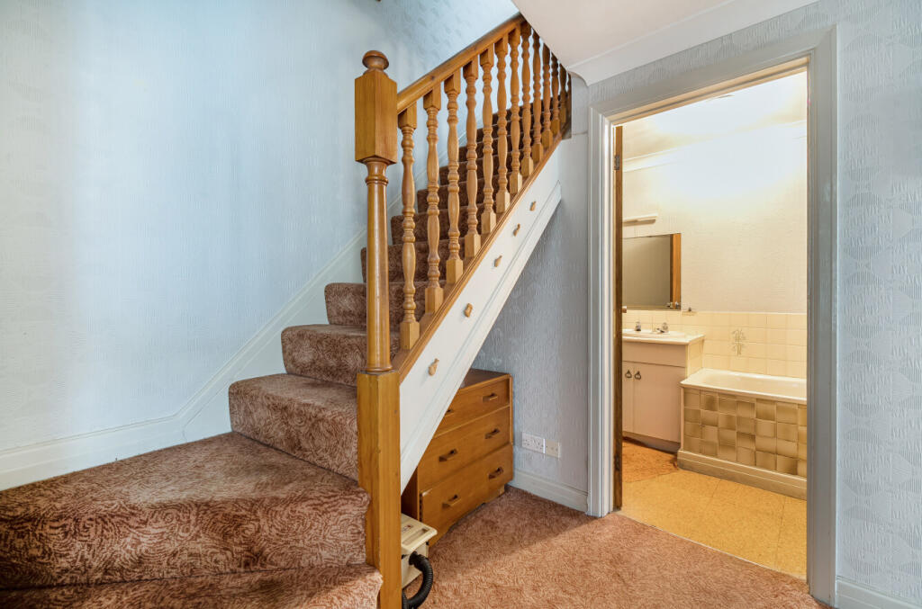 1373915-10-6900cf...