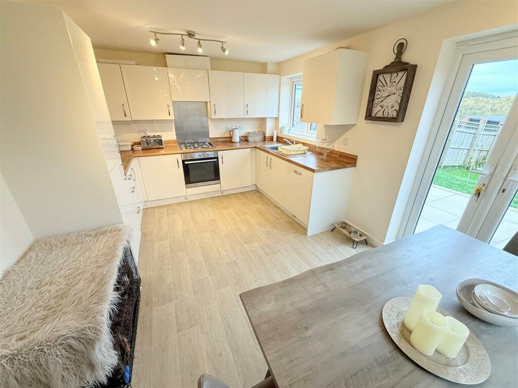 OPEN PLAN DINING KITCHEN