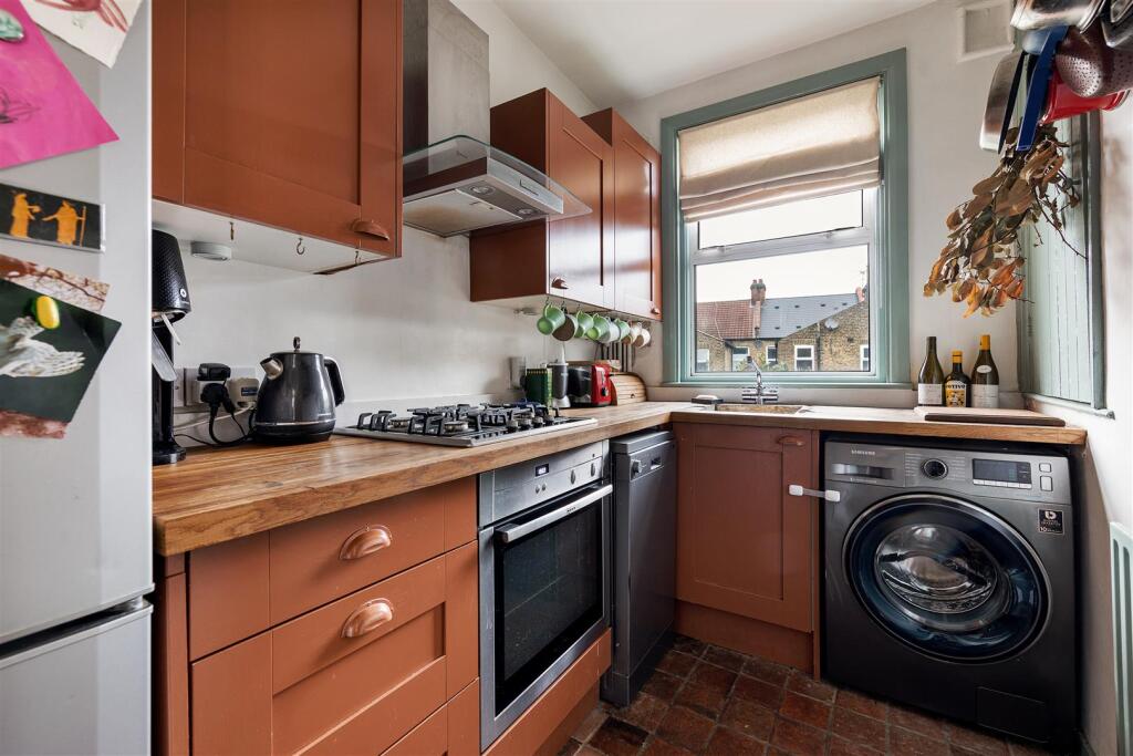 Lawton Road, E10