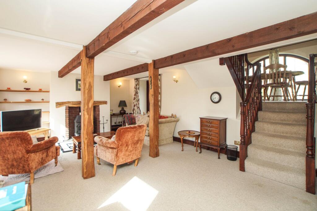 Dining Lounge/Split Landing/Dining Area