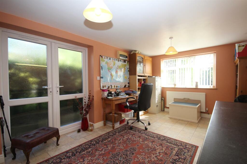 FAMILY ROOM/BEDROOM 4