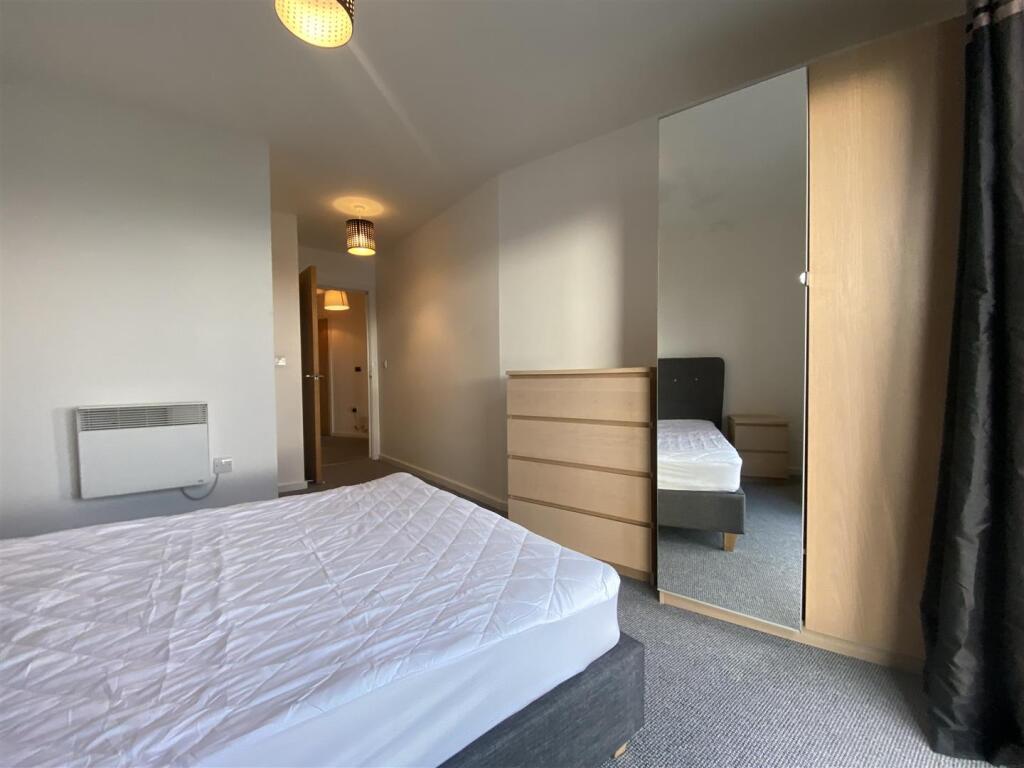 1st Bedroom 3.jpeg